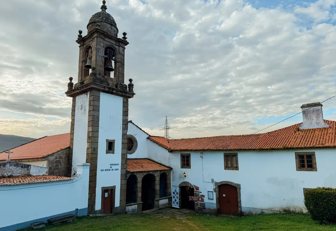 Mosteiro de San Martiño de Xuvia