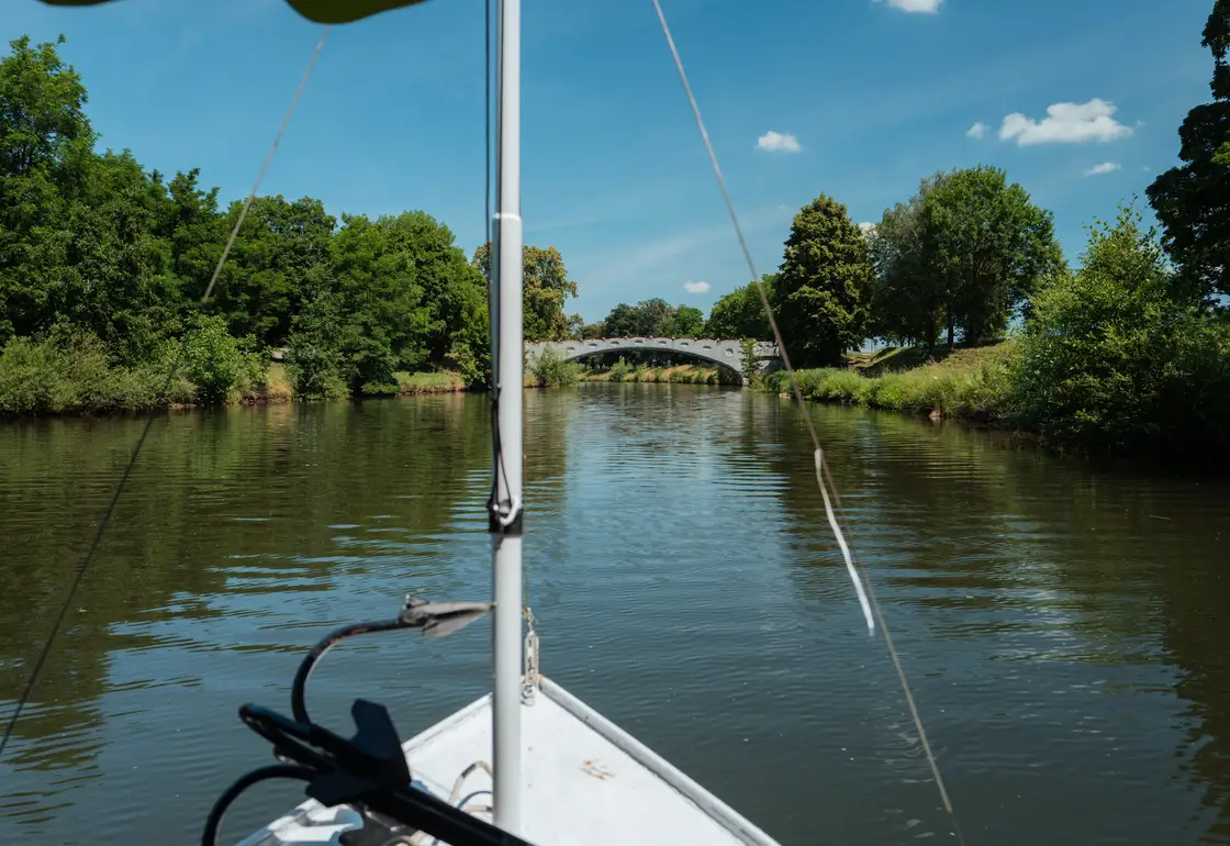 paseo barco rio elba