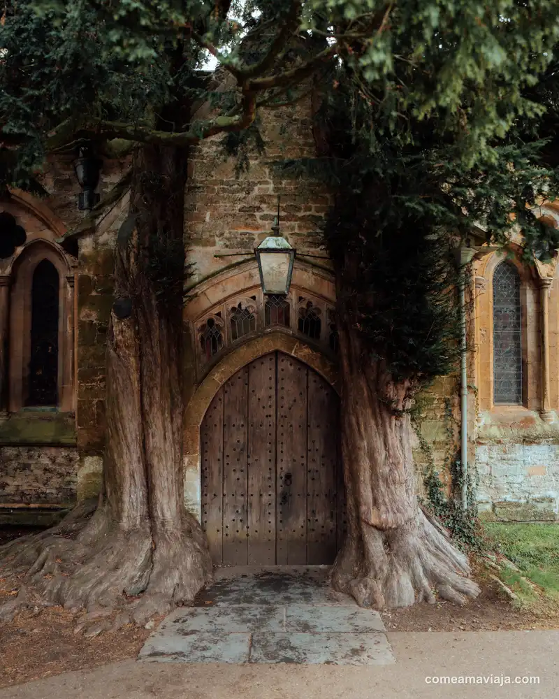 puerta iglesia stow on the wold